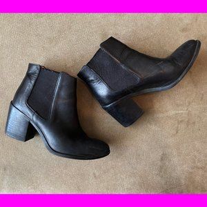 NIsolo Heeled Chelsea Boots Size 7